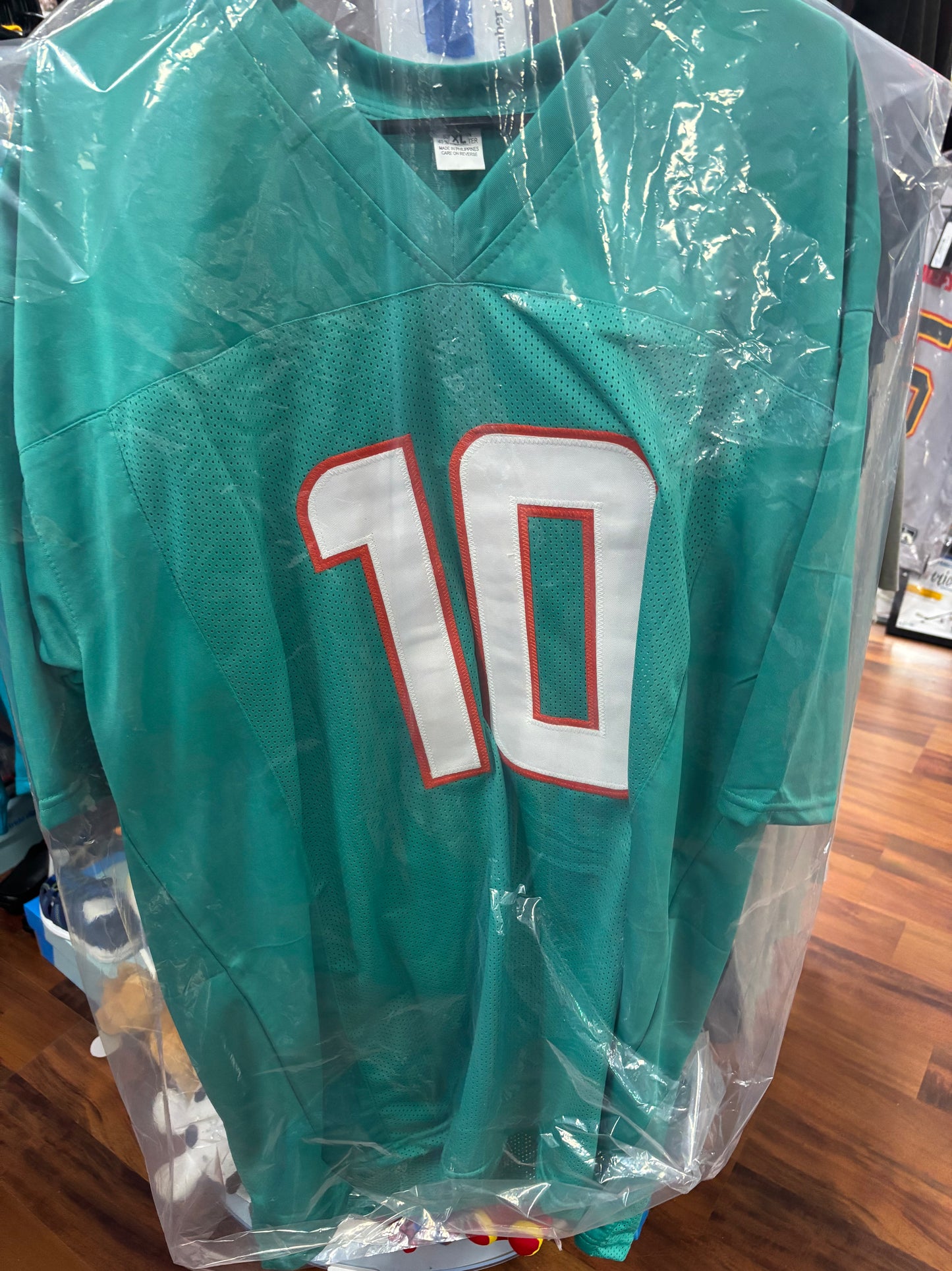 Tyreek Hill Autographed Fins Jersey! Beckett!
