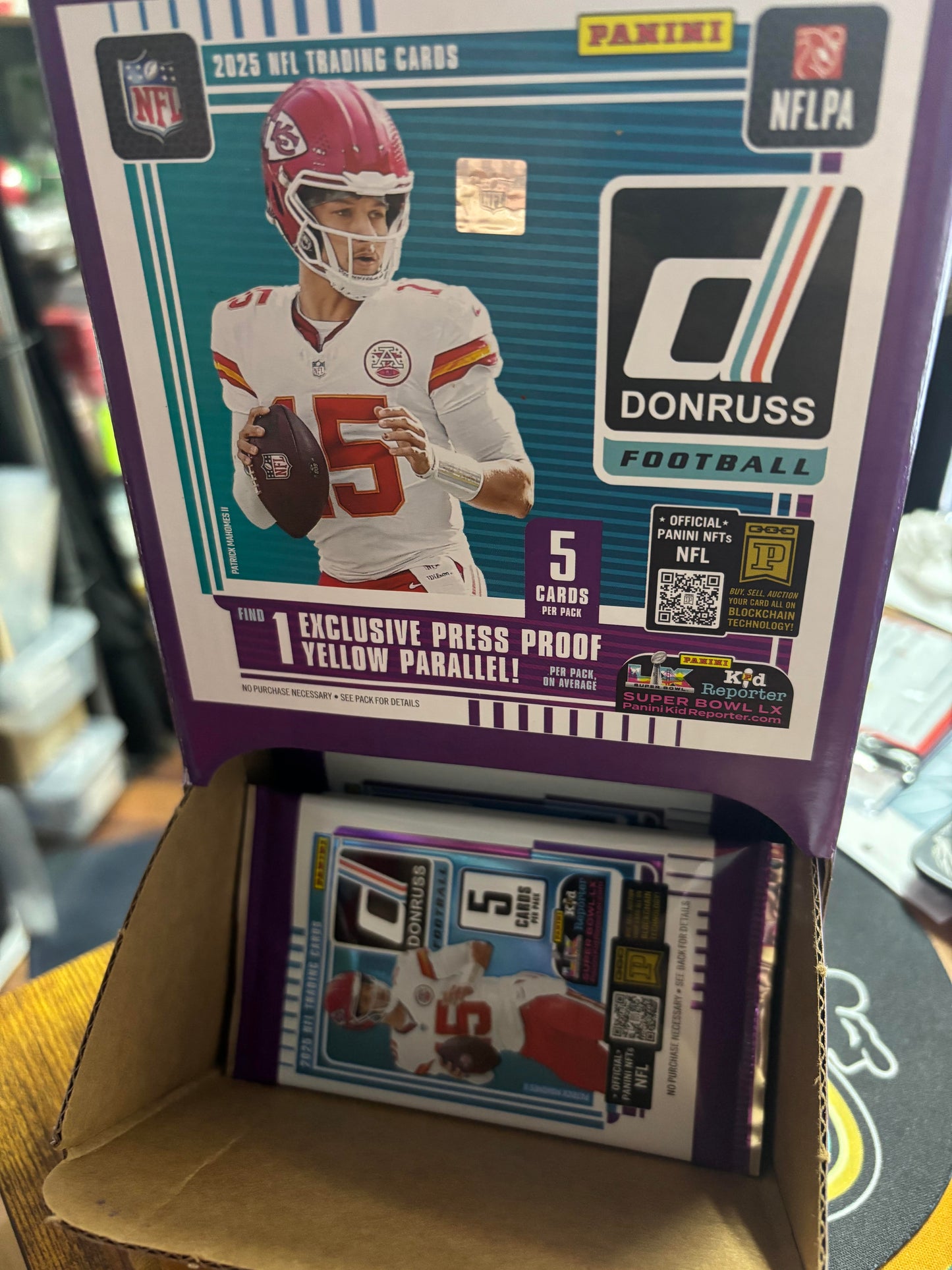 2025 Panini Donruss NFL Gravity Feed Pack. New.