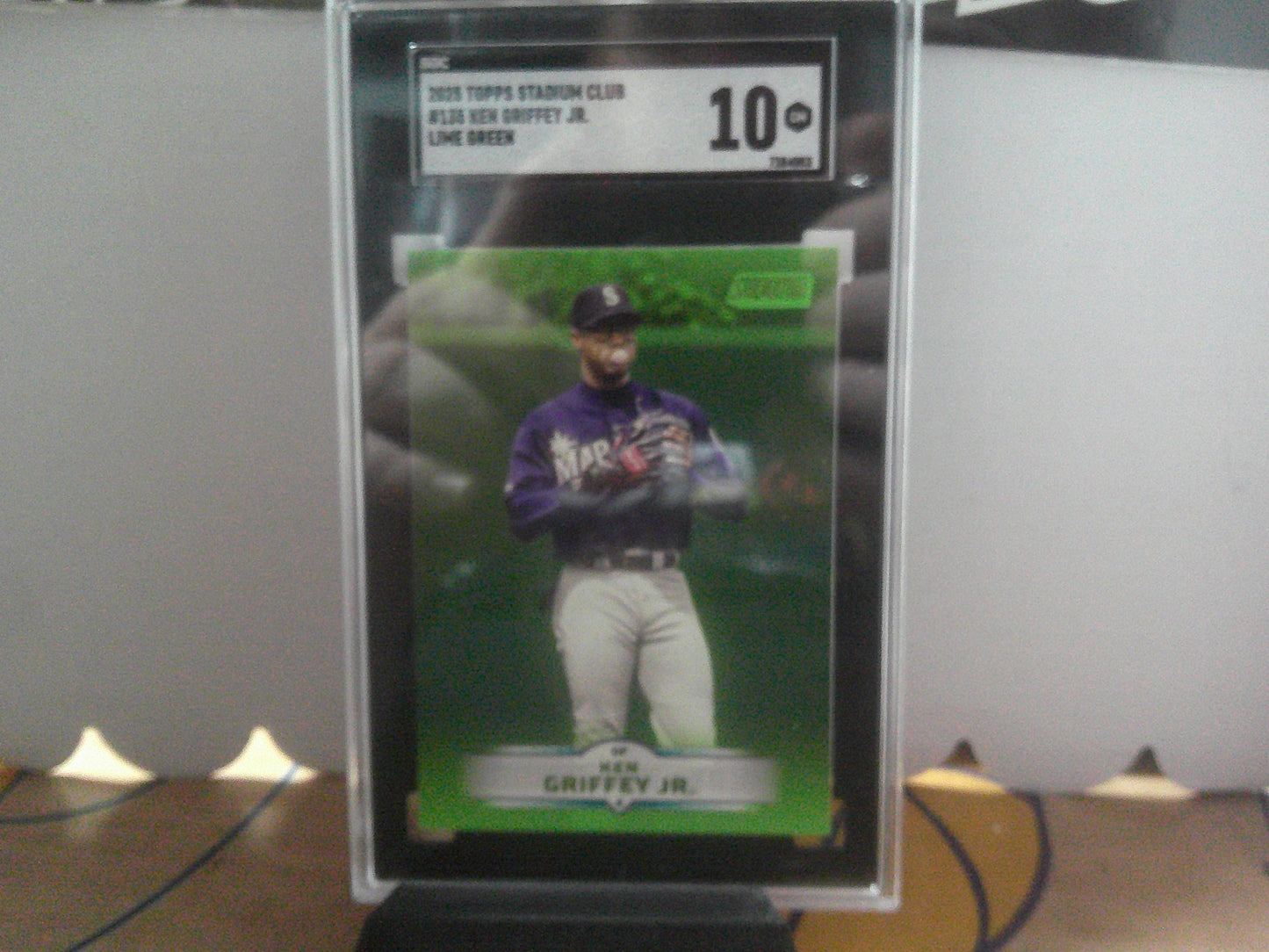 2025 TOPPS STADIUM CLUB 135 KEN GRIFFEY JR LIME GREEN SGC 10