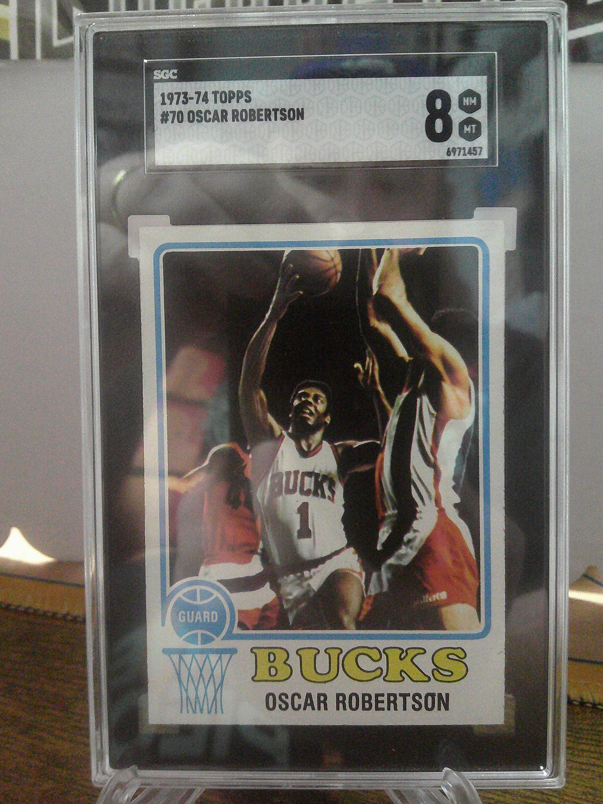 1973-74 TOPPS OSCAR ROBERTSON SGC 8