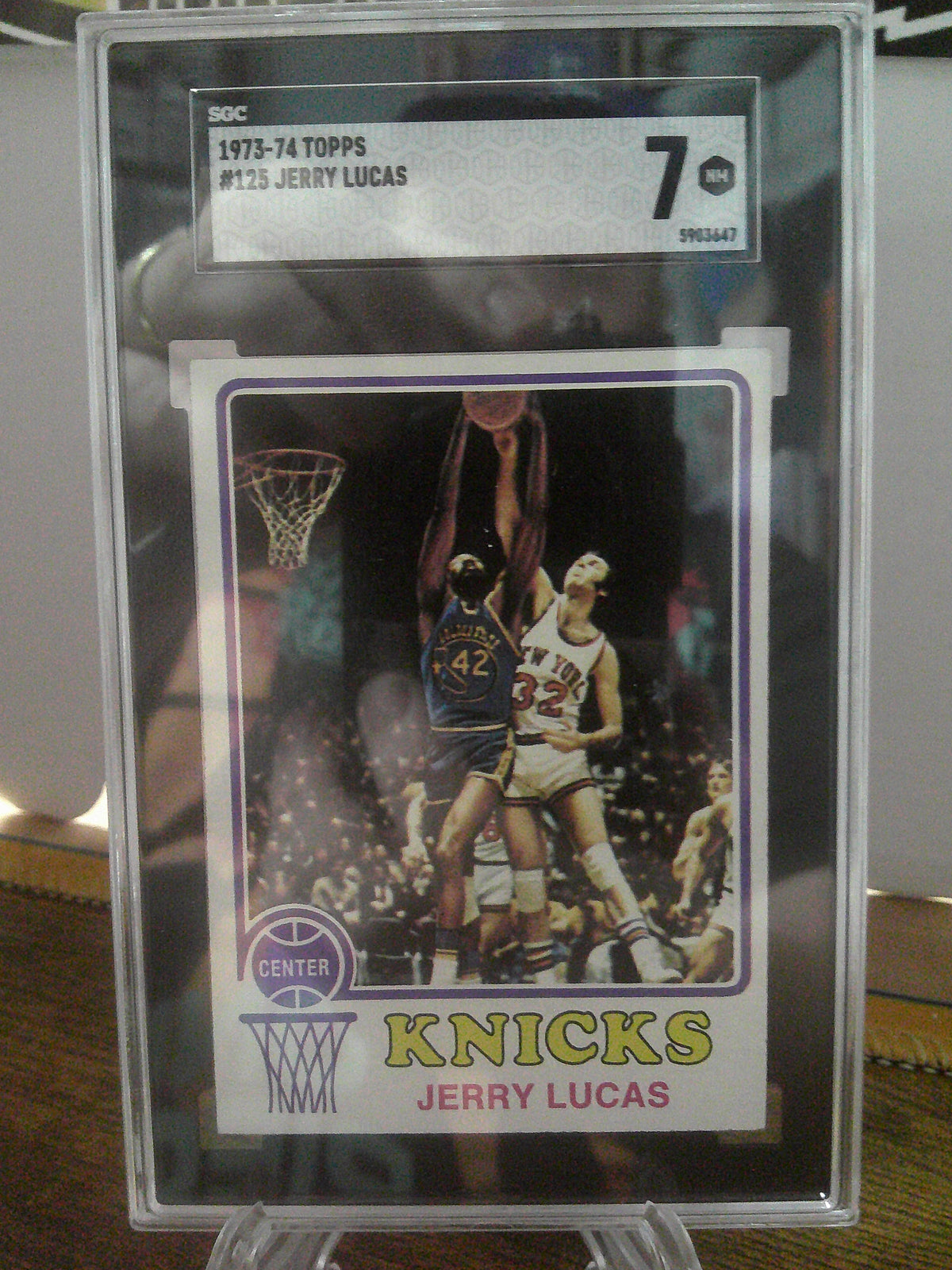 1973-74 TOPPS JERRY LUCAS SGC 7