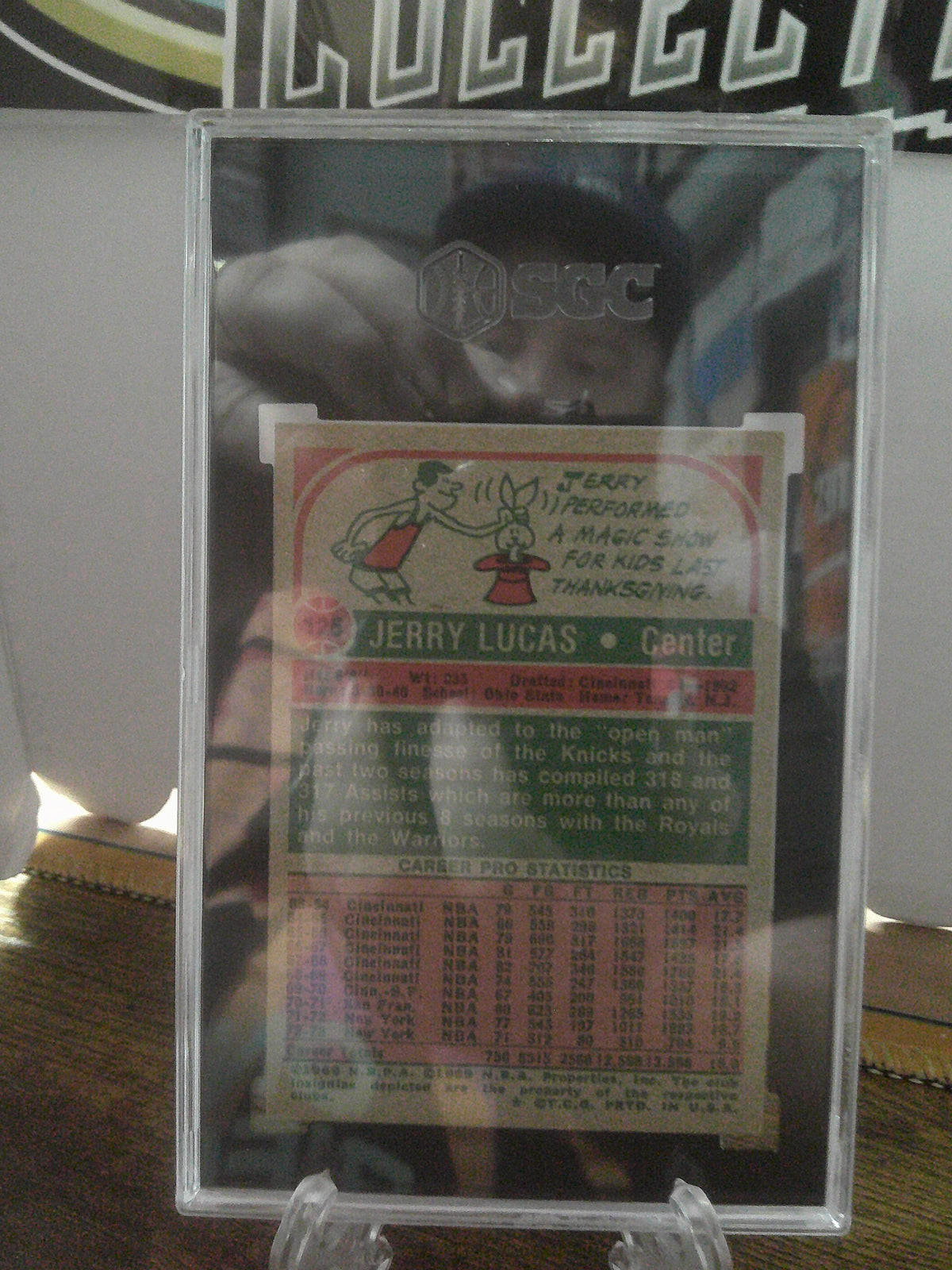 1973-74 TOPPS JERRY LUCAS SGC 7