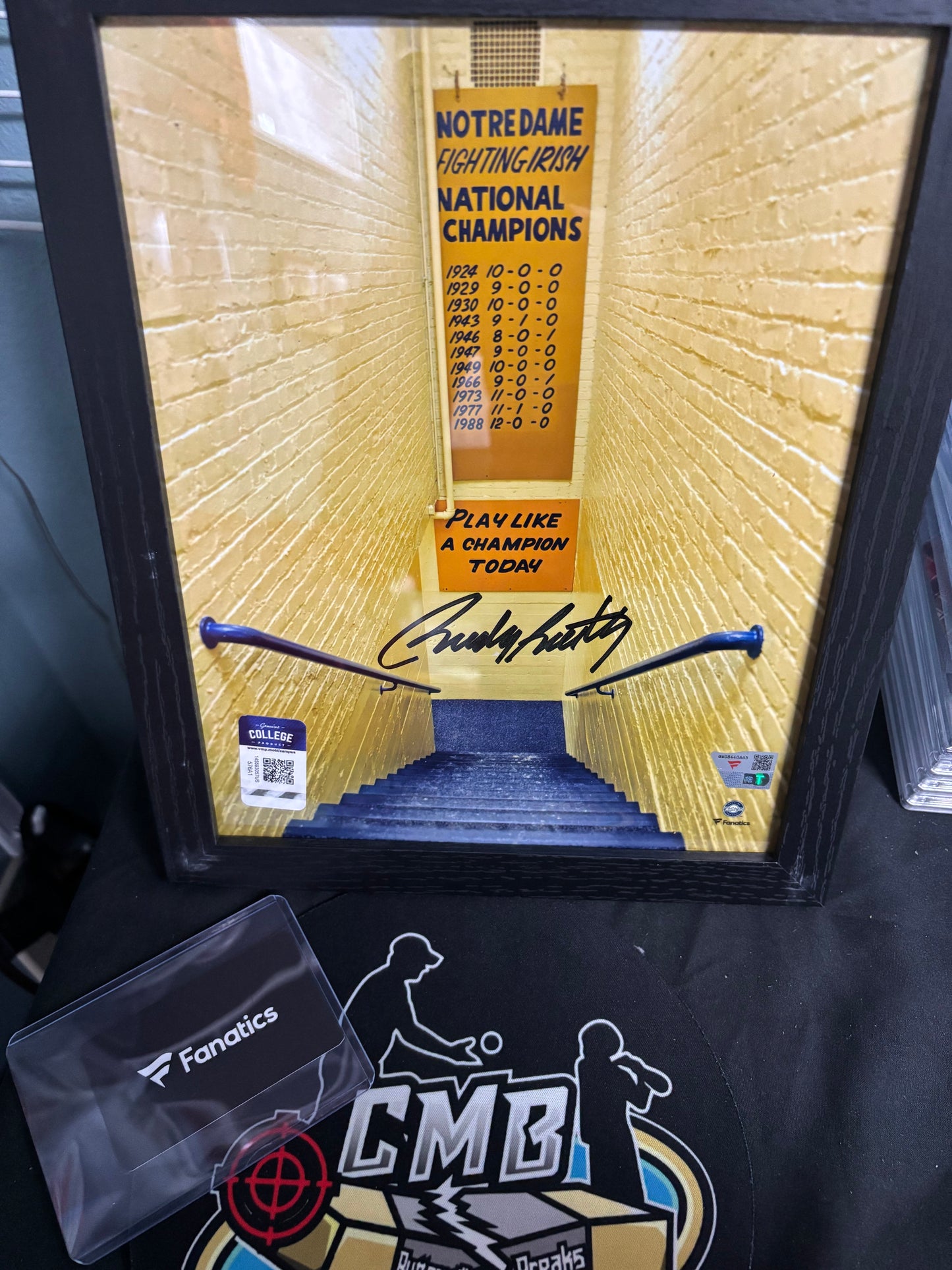 Rudy Ruettiger Notre Dame Fighting Irish Autographed Fanatics Authentic 8" X 10" Play Like A Champion Today Sign Photograph.