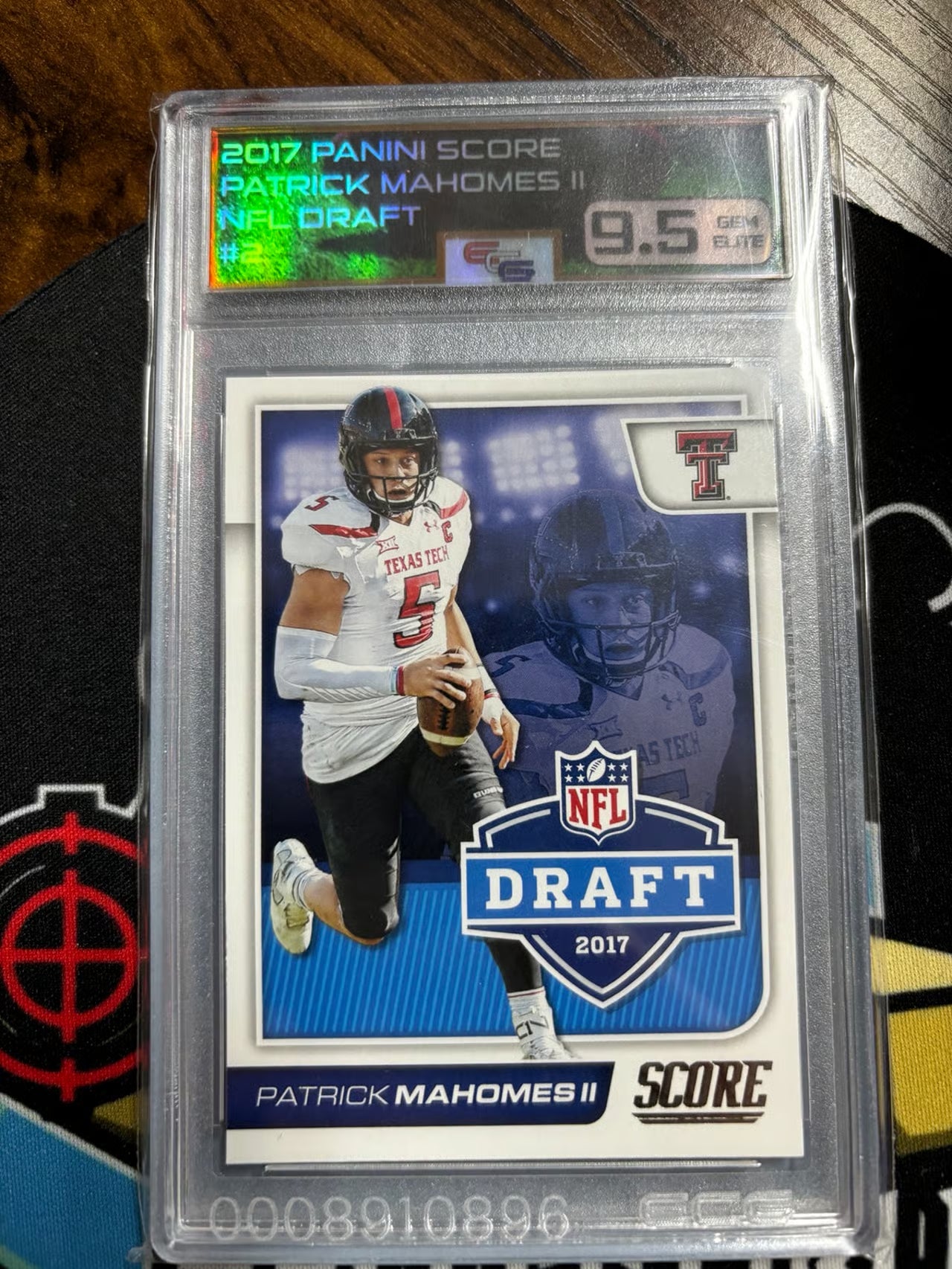 Patrick Mahomes ll 2017 Panini Score #2 NFL Draft RC Graded 9.5!